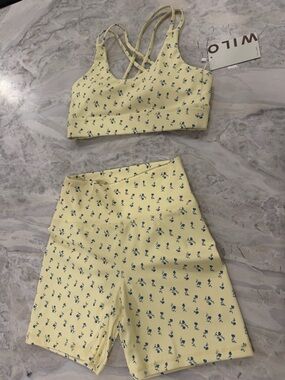 NWT WILO Yellow Floral Active Set - Sports bra & Biker Shorts size small